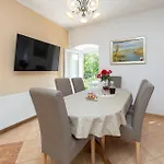 Stunning Home In Krstatice Vikendica *