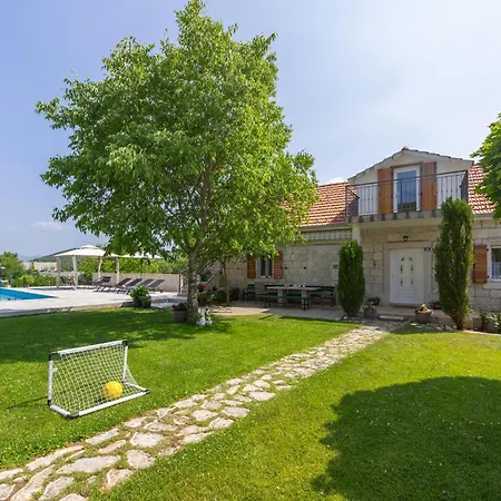 Pet Friendly In Krstatice